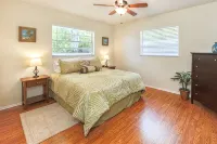 Venice Palm Villa - Minutes to the Beach - Screened Patio- Fenced yard! -  Habitaciones en casas particulares