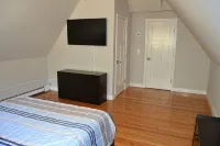 Plymouth Home, Pond and Private Beach Access - 방갈로