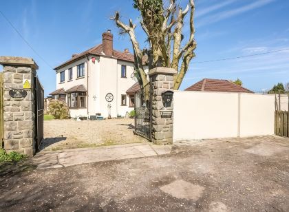 Willow Ridge - a Large Country House with 3 Rental Rooms