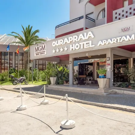 Oura Praia Hotel And Apartments