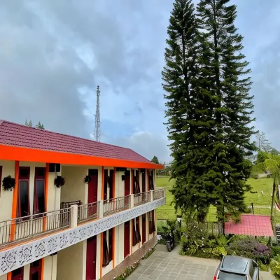 Sapo Karo Rest House Hotels near Panatapan Berastagi