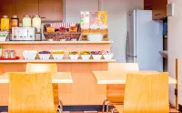 Coffs Harbour Budget Stay - breakfast