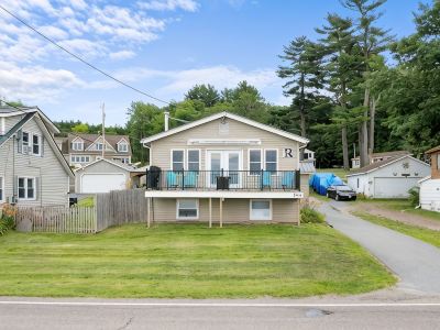 Sunset Getaway ~ Sleeps 8 with Private Beach and Hot Tub