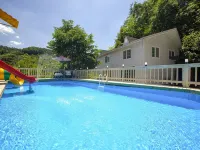 Chuncheon White Herb Pension - Pools