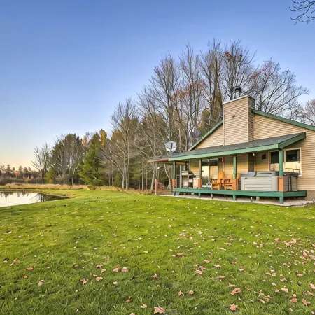 Private Cadillac Gem w/ Kayaks, Hot Tub, Pond, Pool Table and More