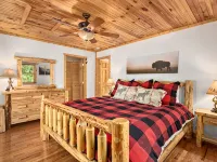 Black Bear Cabin w Majestic Views - シャレー
