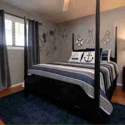 Top Notch Retreat 1 Mile from Silver Dollar City! Rooms