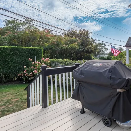 Walk to Beach/Cliff Walk! Fantastic Location! Winter Rentals! Fenced Yard! Pets!