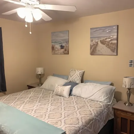 Stay 'n' PlayUpstairs 2 Bedroom Apartment 1/4 mile from Houston County Lake