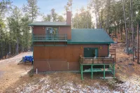 Riley's Retreat  Hot Tub and air conditioning!