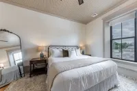 Saddle Shop Loft on Lincoln Hotels in 