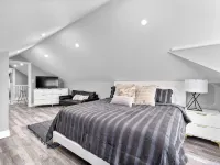 Large 5Br Retreat. Perfect for Long Stays & Groups Hotels near Bronzeville Children's Museum