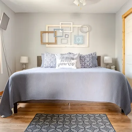 Cozy Cottage near downtown brings Georgetown Lake & Fairmont to your fingertips!