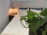 Natural Nook by Nelson lakeside park. Downtown walkable and pet friendly! فنادق في نيلسون
