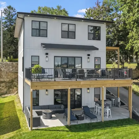 Waterfront oasis steps from downtown Sturgeon Bay!