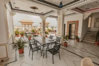 Hotel Boheda Palace - 1KM Away from Lake Pichola