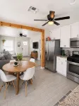 2Br DT Mesa Home  w/ Cowboy Pool + Walkable Location - プライペートプール