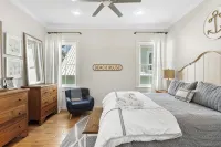 Beautiful 8-bedroom house Sleeps 24 in Santa Rosa Beach. Private Pool & Hot Tub - Wifi