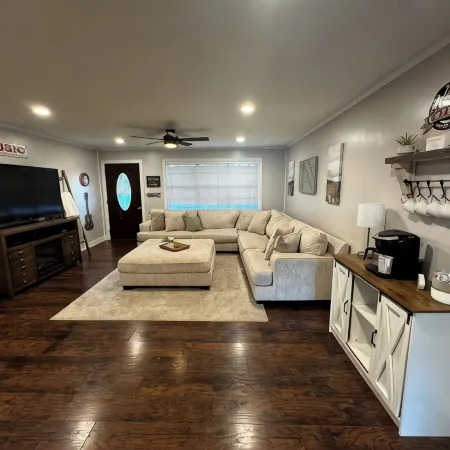 3-bedroom w/pool and all the comforts of home in Muscle Shoals-recording capital Отели в г. Колберт
