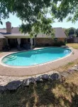 Cozy Pet-Friendly Retreat, Seasonal Pool & Fireplace, Sleeps 10 - Pools