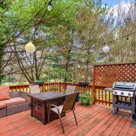 Luxurious home with golf course view, deck, grill, Peloton! King size bed.