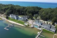 Lakefront 1 bdrm—Pool & Hot Tub—Lake Michigan Access— Kayaks Provided!