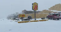 Super 8 by Wyndham Taos - parking