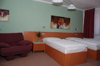 Hotel Ostrov Garni - parking