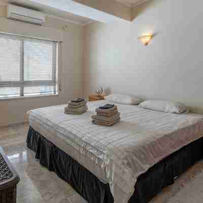 Apartment with fantastic sea view only 20m from the beach Rooms