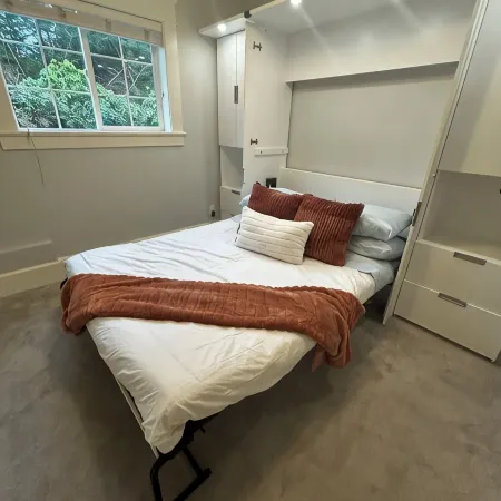 Bright Garden Suite in Colwood