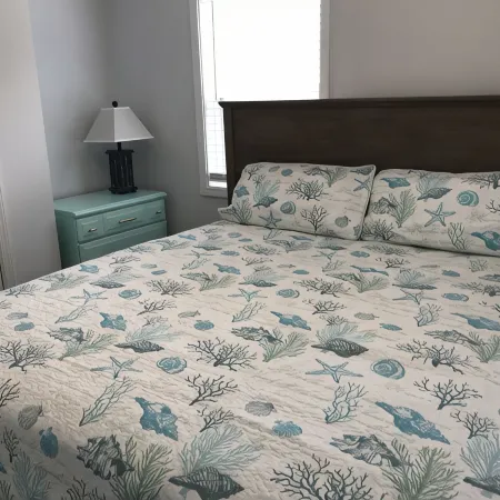 Newly remodeled &100 steps to the beach access.  Very clean and close to beach.