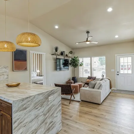 Desert Bliss - Stylish Kennewick 2-bed Home