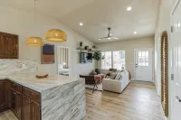 Desert Bliss - Stylish Kennewick 2-bed Home - 4-Sterne