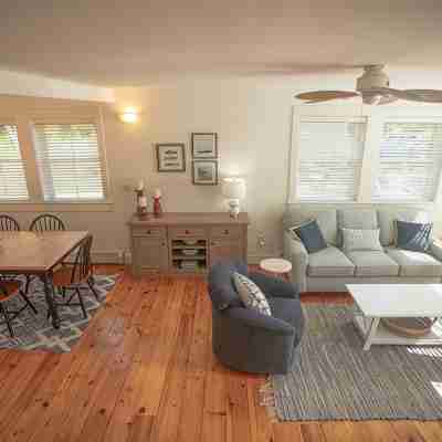 Beautiful home within walking distance to Kennebunkport Others