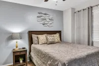 Outdoor Theater Condo - Free Early Check-in - 4 Min to Silver Dollar City - de charme