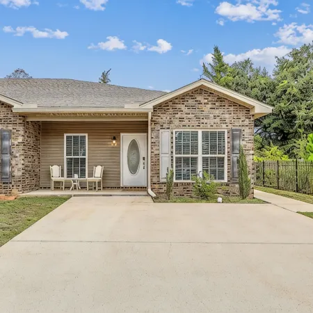 Lovely Town-home in Pensacola -