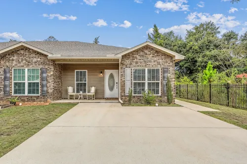 Lovely Town-home in Pensacola - - Wifi