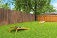 3-Bed Haven - 6 pple Hot tub, King bed, Pool & ping pong table, Grill, Fire pit