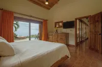 Ocean view home in Dominical w/ pool & WiFi / 8p - 3-Star