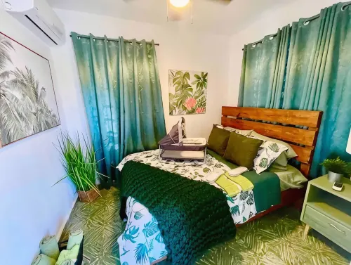 Casa Emerald, by the beach.