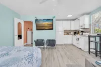 Cozy St. Pete Beach condo - Steps to the beach & sunsets + Heated pool - Morgenmad