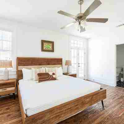 Stunning Rooftop Home with Incredible City VIEWS Rooms