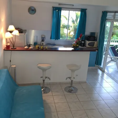 BUNGALOW WITH POOL: LE BOUGAINVILLIER