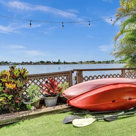Lake view jacozi entire home Close tohard rock. 10 min from FLL and the beach.