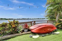 Lake view jacozi entire home Close tohard rock. 10 min from FLL and the beach. - Scenic