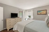 Totally renovated on beach, with pool, and bikes - Beach