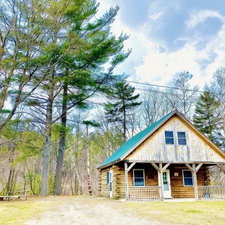 The Bear Lodge Cabin - A rustic retreat on the Ammonoosuc River