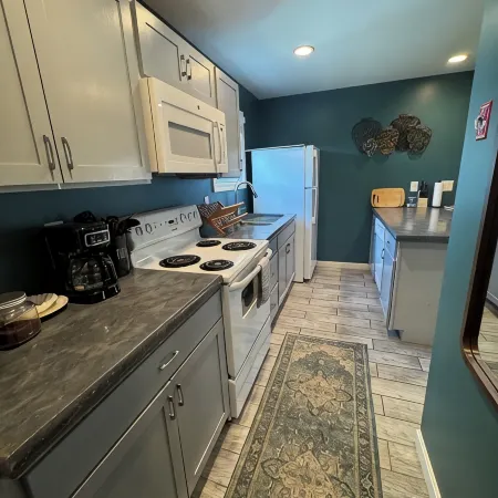 Charming 2-bedroom apartment in superb Bennington with WiFi