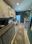Charming 2-bedroom apartment in superb Bennington with WiFi - Homestays