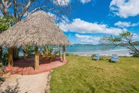 Tamarindo's Hidden Gem, Tropical oasis 3 BR Beachfront Home, with private pool. - สระว่ายน้ำส่วนตัว